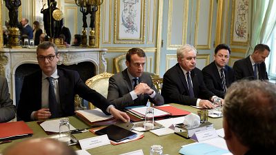 France extends emergency powers