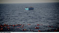Várias crianças entre dezenas de migrantes afogados no mar Mediterrâneo