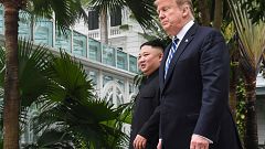 Image: Kim Jong Un and Donald Trump in Hanoi, Vietnam