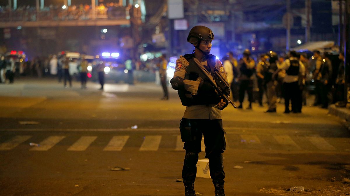 Теракт в Джакарте: погибли полицейские