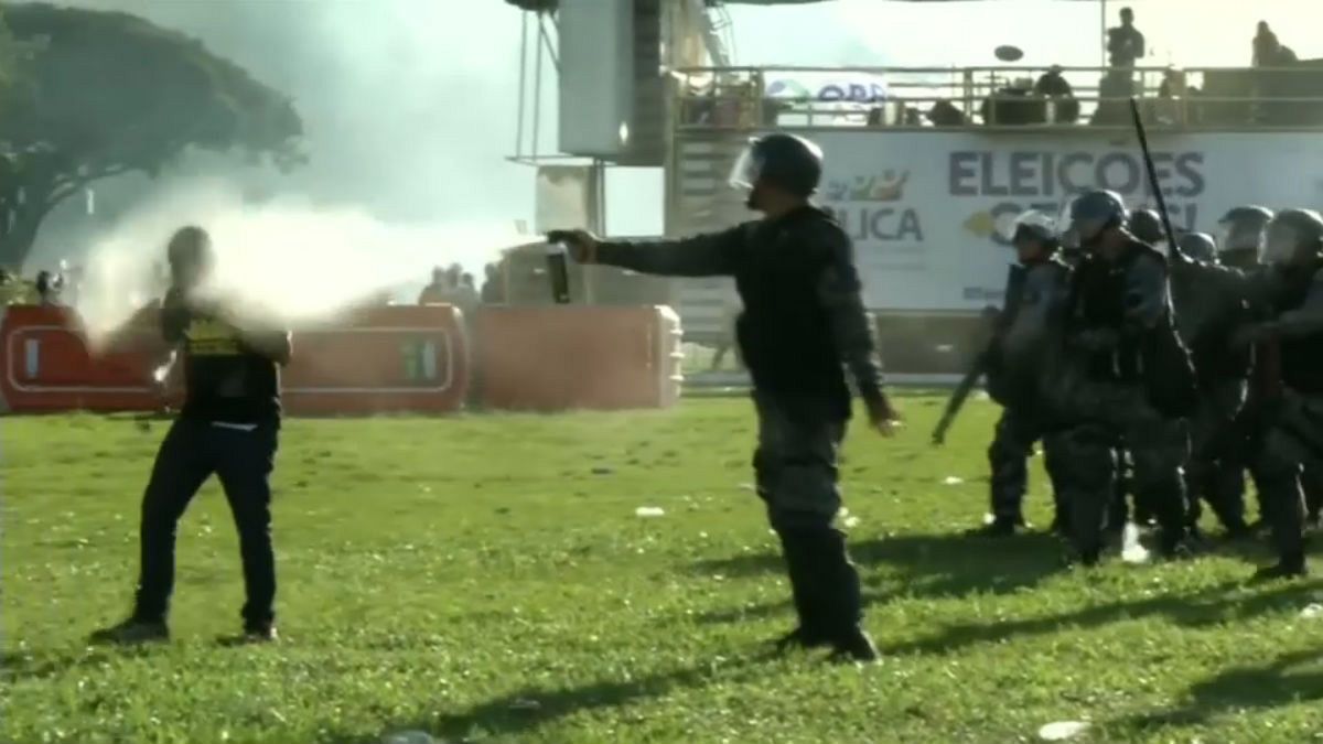 Brasilien: Ministerium in Flammen
