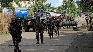 Philippine troops battle Islamists in besieged city