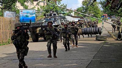 Philippine troops battle Islamists in besieged city