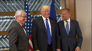 Trump falou de "valores fundamentais" com Tusk e Juncker