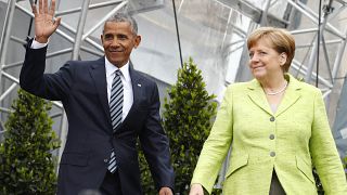 Warm welcome as Obama and Merkel address huge Berlin crowd