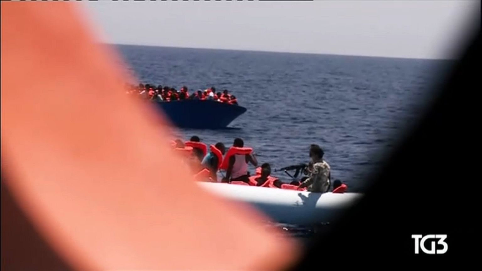 Refugiados: ONGs denunciam abordagem agressiva da guarda-costeira líbia