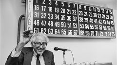 Image: Rep. Bernie Sanders playing bingo