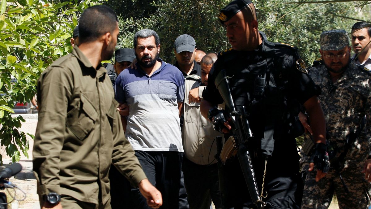 حماس تعدم العملاء المتورطين بقتل أحد قياداتها