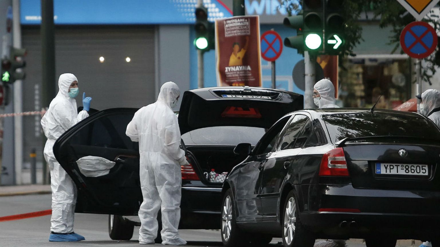 Εξονυχιστικές έρευνες για την επίθεση κατά Παπαδήμου