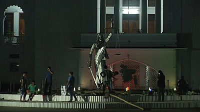 ازالة تمثال "اغريقي" بعد احتجاجات لإسلاميين