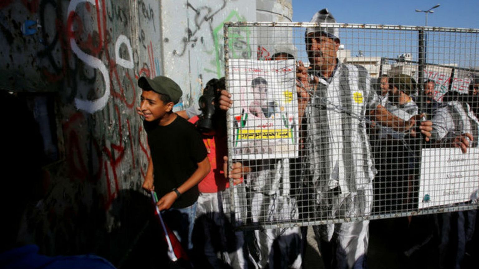 الأسرى الفلسطنيين يعلقون اضرابهم المفتوح عن الطعام