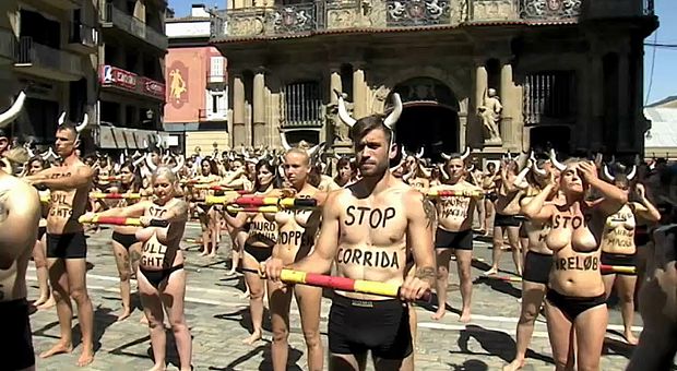 Resultado de imagen de nude san fermin male