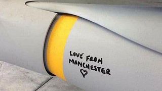 Aufschrei nach Bombe mit Aufschrift "Love from Manchester"