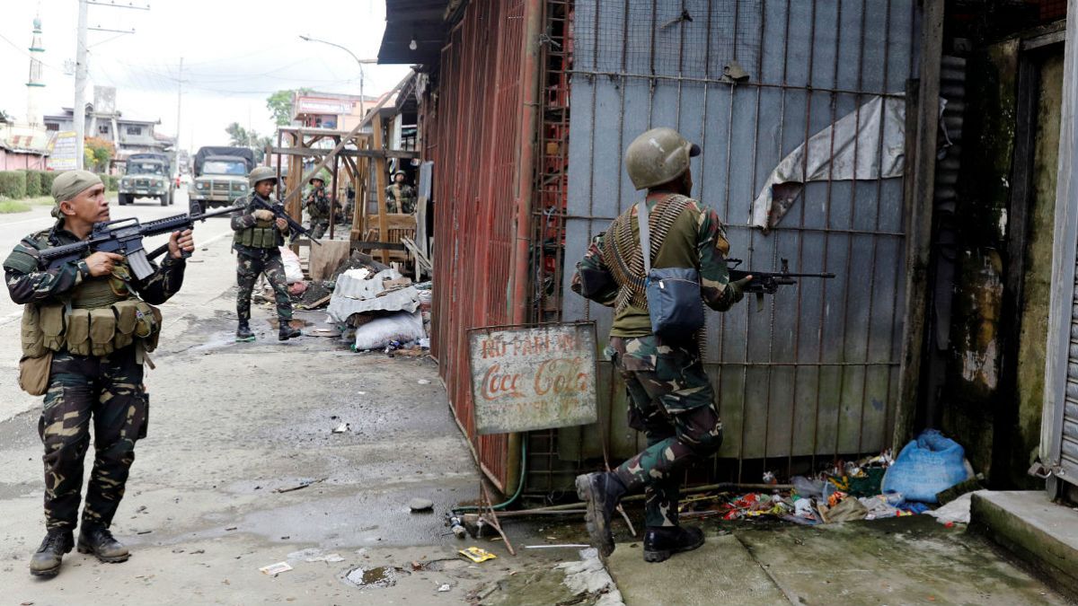Филиппины: жители Марави бегут от экстремистов