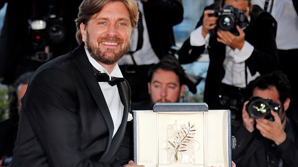 Yetmişinci Cannes Film Festivali'nde Altın Palmiye ödülünü İsveçli yönetmen Ruben Östlund "The Square" filmiye kazandı Yetmişinci Cannes Film Festivali'nde Altın Palmiye ödülünü İsveçli yönetmen Ruben Östlund "The Square" filmiye kazandı