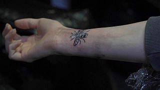 Méhet tetováltatnak magukra a manchesteriek