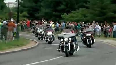 Reunião de motociclistas em homenagem aos soldados norte-americanos