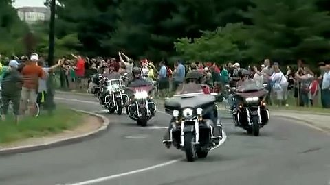 "Rolling Thunder" - Biker ehren Kriegsgefangene