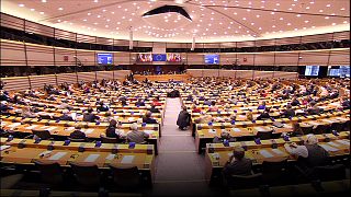 Juncker responde a los eurodiputados