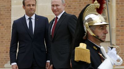 Emmanuel Macron francia államfővel tárgyalt Vlagyimir Putyin orosz elnök