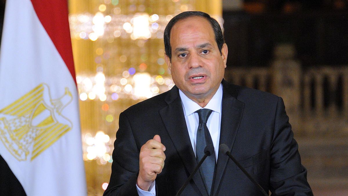 السيسي يسن قانونا للحد من عمل الجمعيات الأهلية في مصر