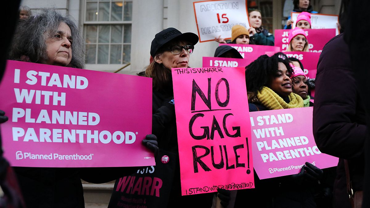 Image: Pro-choice activists gather in support of Planned Parenthood during 
