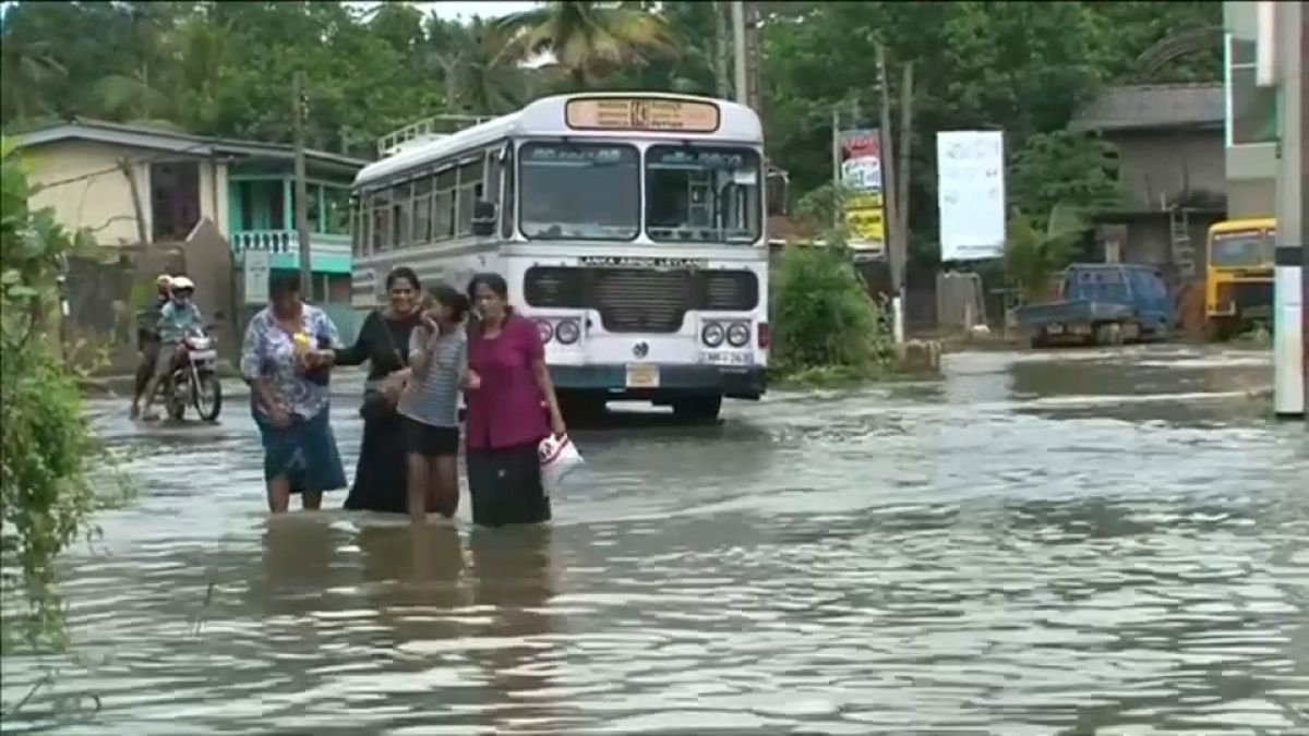Rescuers struggle to reach Sri Lankan flood and mudslide victims