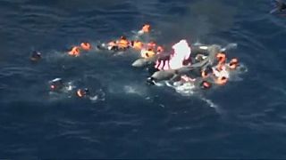 نجات مهاجران از قایق آتش‌ گرفته در دریای مدیترانه