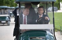 بازدید مشترک ماکرون و پوتین از نمایشگاهی در کاخ ورسای