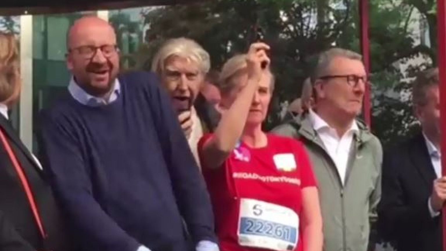 Megsüketítette a belga miniszterelnököt a király húga