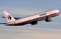 El vuelo MH128 de Malaysia Airlines regresa al aeropuerto de Melbourne y aterriza de emergencia después de que un pasajero intentara entrar en la cabina del piloto