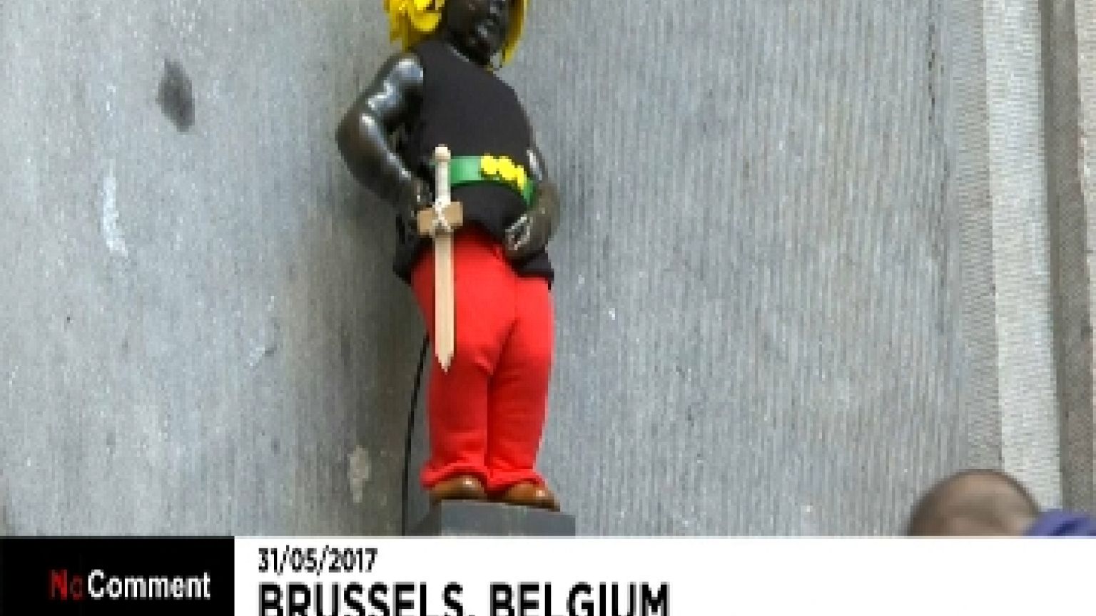 Manneken Pis'e Asterix kostümü giydirildi