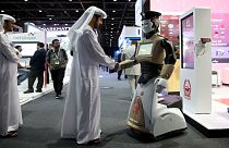 الشرطي الآلي يدخل الخدمة في دبي