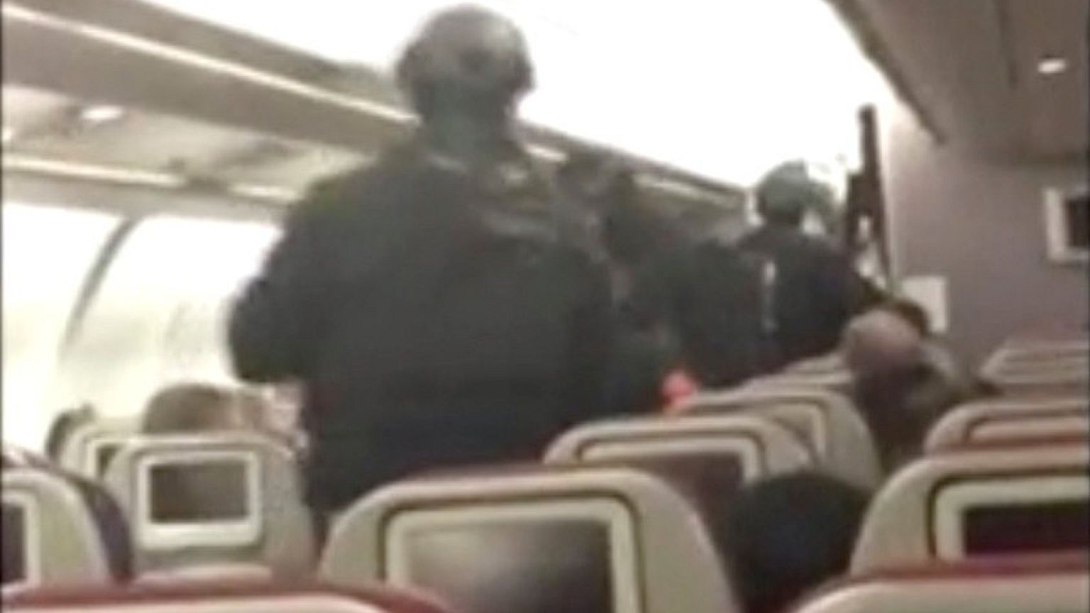 محاولة اقتحام قمرة للقيادة تبوء بالفشل