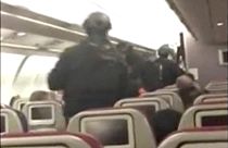 محاولة اقتحام قمرة للقيادة تبوء بالفشل