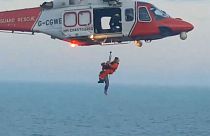 انقاذ ثلاثة شباب علقوا أثناء تسلقهم جرف