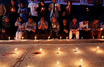 افغان ها به احترام قربانیان حمله کابل شمع روشن کردند