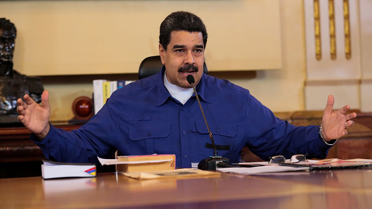 رییس جمهوری ونزوئلا: همه پرسی قانون اساسی برگزار می کنیم