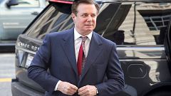 Image: Manafort arrives for arraignment on charges of witness tampering, at