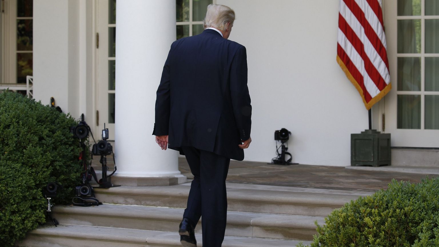 Colère et déception après la décision de Trump