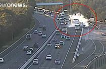 نجات معجزه آسای یک اتوبوس مدرسه از برخورد با کامیون