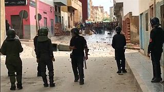 شاهد..اشتباكات بين متظاهرين وقوات الأمن المغربية في إمزورن
