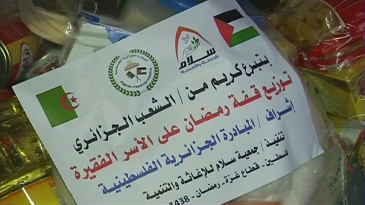 الجزائريون يتبرعون للفلسطينيين في قطاع غزة