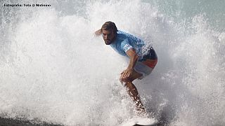 Surf: Frederico Morais na crista da onda nas ilhas Fiji