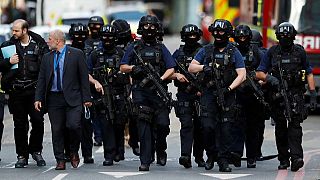 Утро после теракта: британские полицейские на месте происшествия