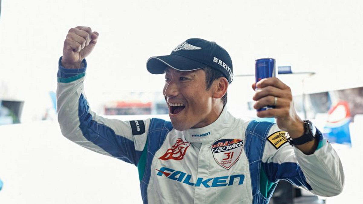 الياباني يوشيهيد مورويا يفوز بجولة جديدة من سباقات "ريد بول الجوية"