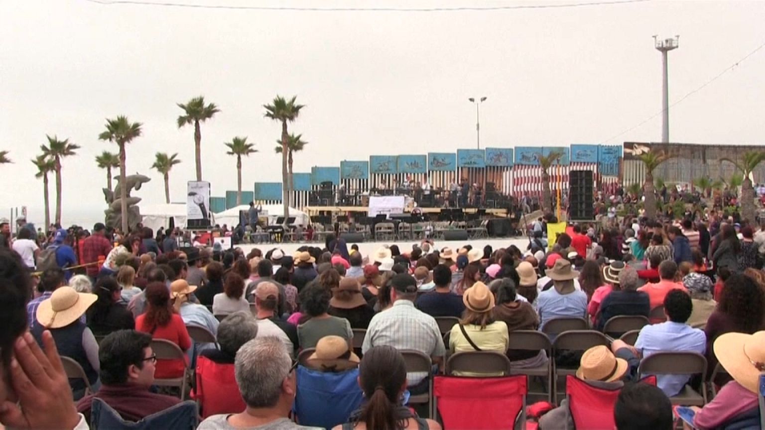 Concerto sem barreiras na fronteira entre EUA e México