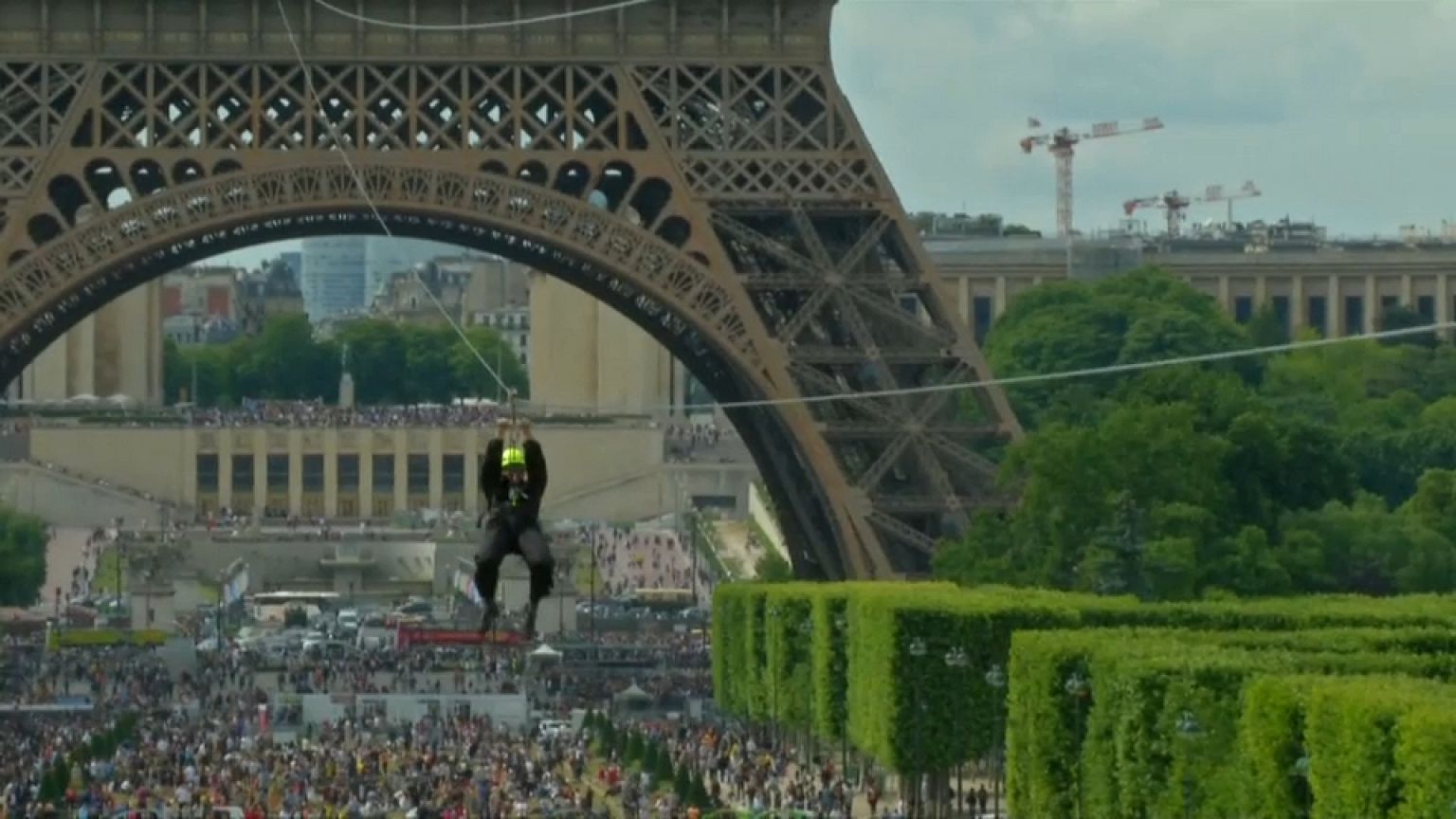 La tyrolienne de la Tour Eiffel