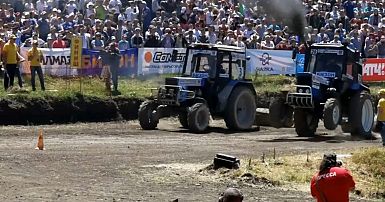 This Tractor-limo mix found in the Bizon Track Show in Russia : r