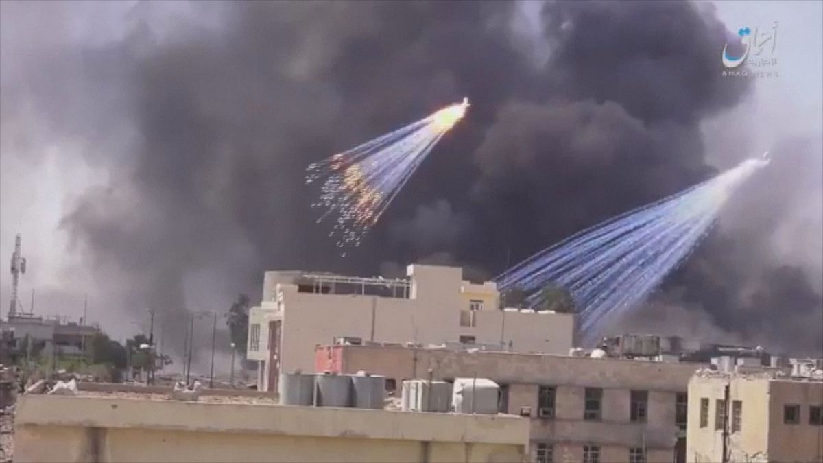 Iraqi government accused of firing white phosphorus shells into Mosul